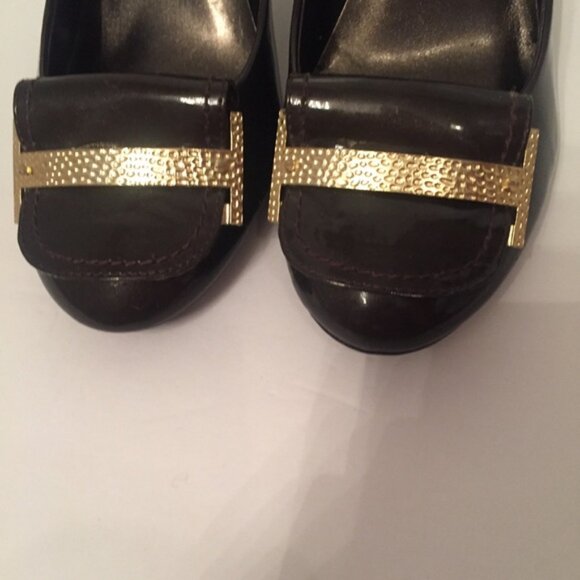 TAHARI HEELS SHOES GRAY PATENT LEATHER PUMPS GOLD ACCENT - Picture 8 of 8